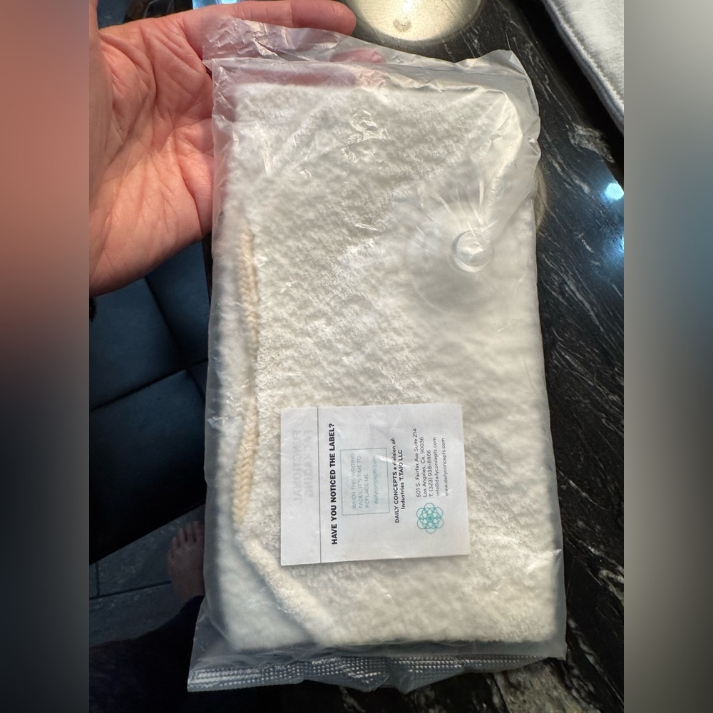 Daily concept Luxurious White cleansing cloth